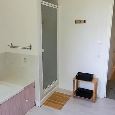 Holiday home Sleeps 8 With Pool And Pet-friendly